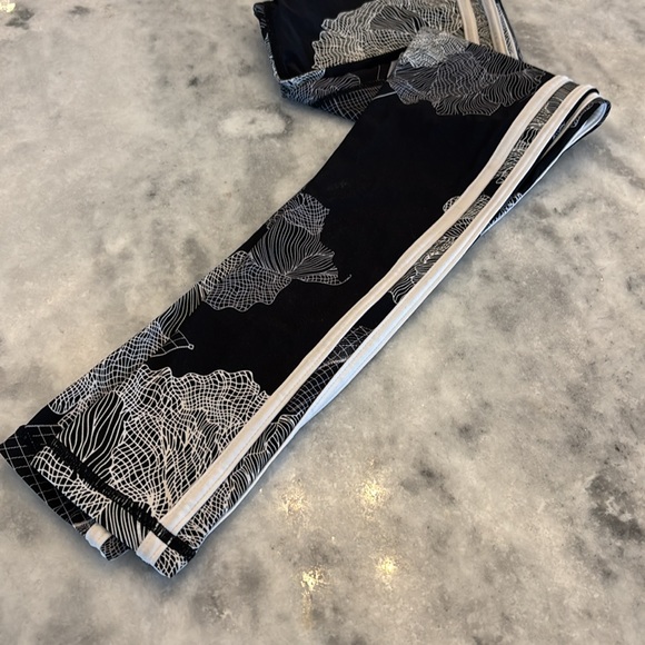 The Upside Performance Leggings - Picture 6 of 6